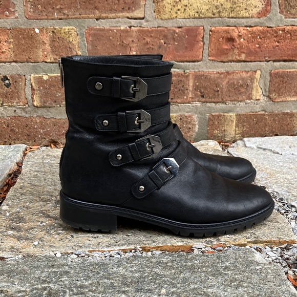 Stuart Weitzman - Picture 1 of 16